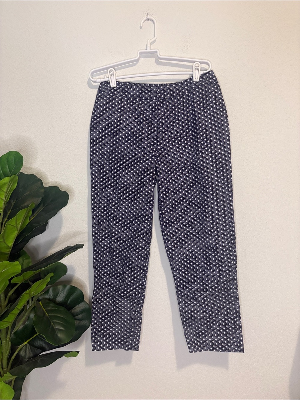 Susan Graver Navy and White Diamond-Print Pants 12